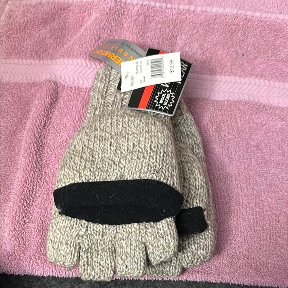 Cozy Wool Gloves with Black Accent